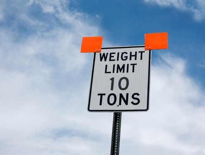 ten ton weight limit sign